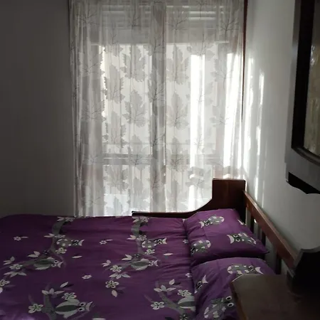 Aleksander Appartement *